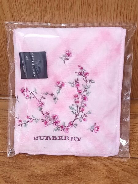 【新品 未使用】BURBERRY バーバリー タオルハンカチ 花柄 ピンク 刺繍 ハンカチ
