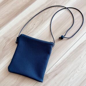【未使用品】ITTI(イッチ) PERLINGER COMPACT SHOULDER BAG/レザーサコッシュ ショルダー