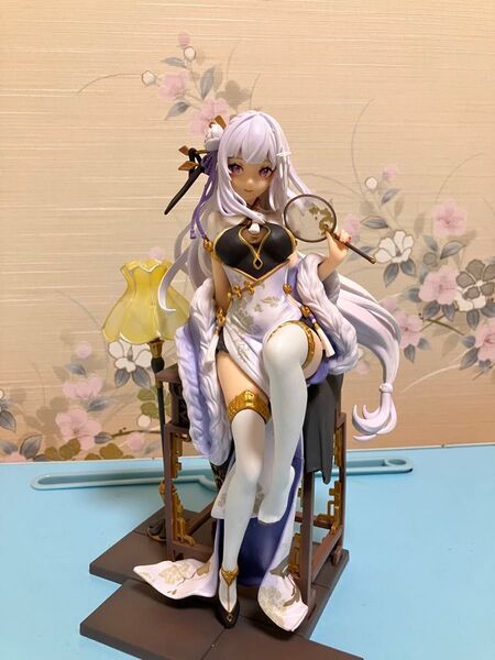 エミリア フィギュア 高さ22.0cm箱は少し変形しています。中身は問題なし