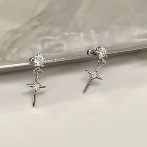 ★男女兼用★クロス ジルコン スタイルスクリュースタッドピアス
