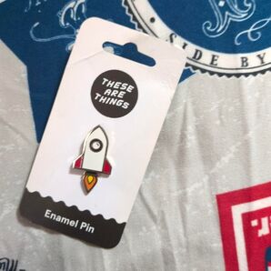 These Are Things ロケット エナメルピン ピンバッジ