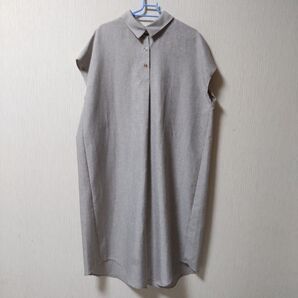 ライトグレーのシャツワンピース
