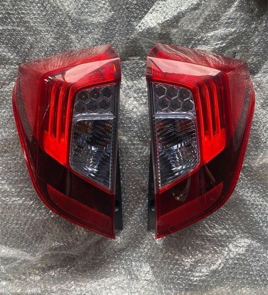 ホンダ フィット GK系 後期 純正 テールランプ 左右セット 美品 LED付
