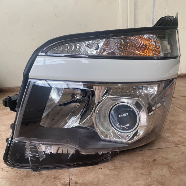 ヴォクシー ZRR70 ZRR75 後期 左ヘッドライト HID KOITO 28-225 パールホワイト(070)