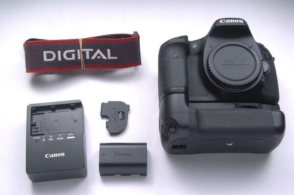 Canon EOS 7D ボディー + バッテリーグリップ BG-E7