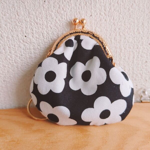 コインポーチ モノクロ小花ハンドメイド 小さめがま口 小物入れ
