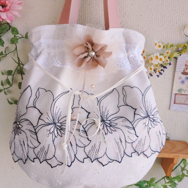 ホワイトレース巾着バッグ ハンドメイド トートバッグ ころんと丸い