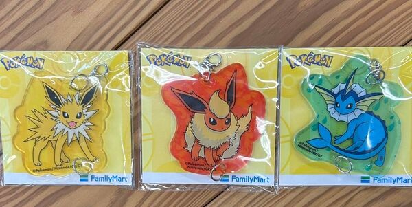 ファミマ ポケモン アクリルキーホルダー ブースター サンダース シャワーズ