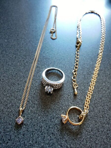アクセサリー3点セット ネックレス 指輪 リング ゴールド色 シルバー色 石付き