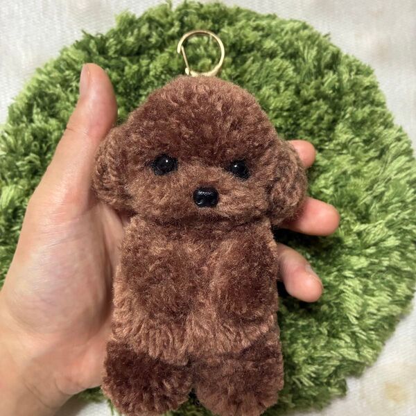 *うるうるトイプードル ポンポン毛糸キーホルダー*レッド 濃い茶 マスコット ぬいぐるみ ペットグッズ うちの子 オーダー