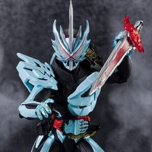 【未開封】S.H.Figuarts 仮面ライダーセイバー プリミティブドラゴン