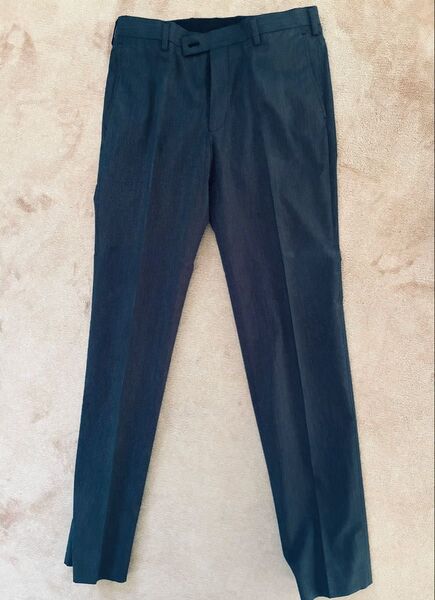 UNIQLO ダークグレー スラックス ウエスト79cm