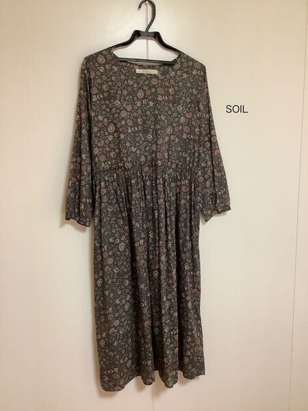 SOIL 花柄 薄いグレー系 ワンピース