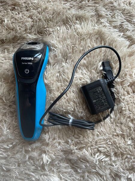 フィリップス series5000 電気シェーバー 本体、充電器のみ