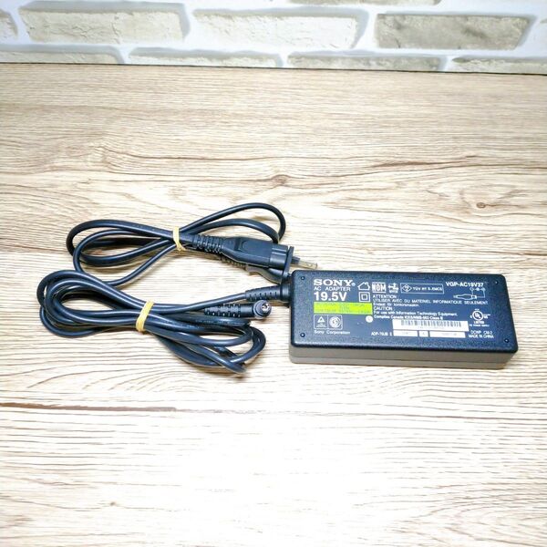 SONY VAIO VGP-AC19V19 19.5V3.9A 純正品ACアダプター メガネケーブル付 中古品