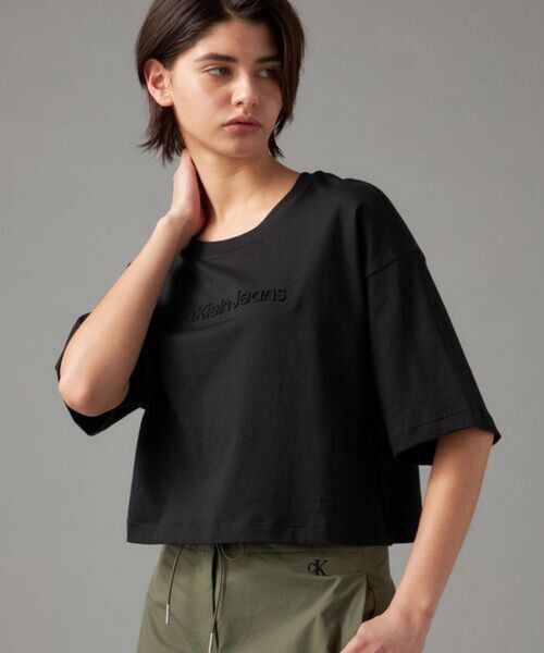 【Calvin Klein】エンボスドロゴ クロップド Tシャツ Sサイズ