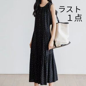 ドットワンピース 小花柄 ノースリーブ ティアードワンピース 体型カバー 前ボタン 綿ポリ 涼し ノースリーブワンピ ドット 黒