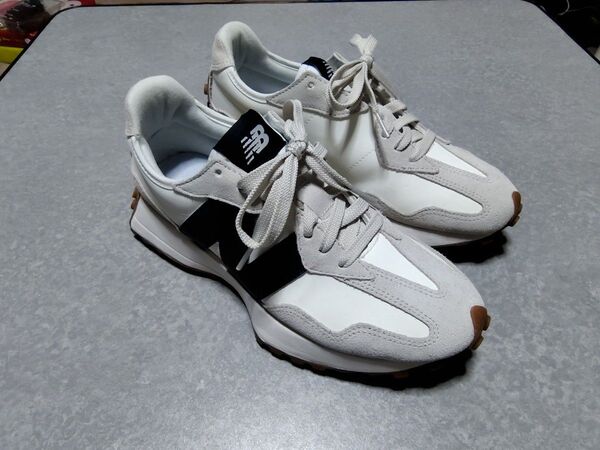 New Balance 327 スニーカー 25.5cm ホワイト/ブラック