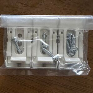 ニチベイ ロールスクリーンブラケット ホワイト3個 (ビス付き)【未使用品】