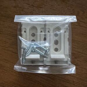ニチベイ ロールスクリーン ブラケットホワイト2個 (ビス付き)【未使用品】