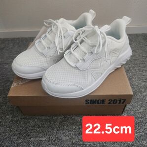 22.5cm キッズ スニーカー 運動靴 軽量 通気性 新品・未使用
