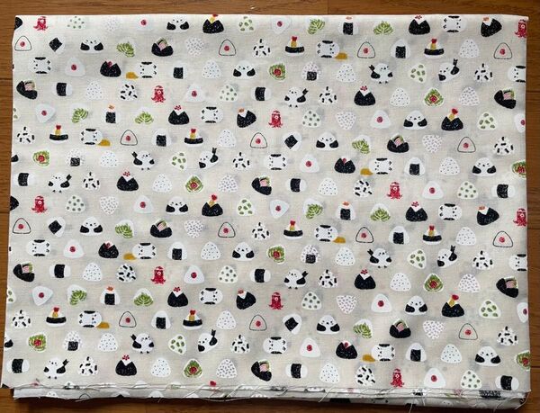 めんこい和 生地 シマエナガ おむすび 生地幅約105×50cm スケア ハギレ コットン カットクロス おまけ35×95cm