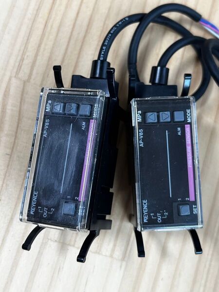 【中古】KEYENCE AP-V85 耐環境デジタル圧力センサ アンプ 2個