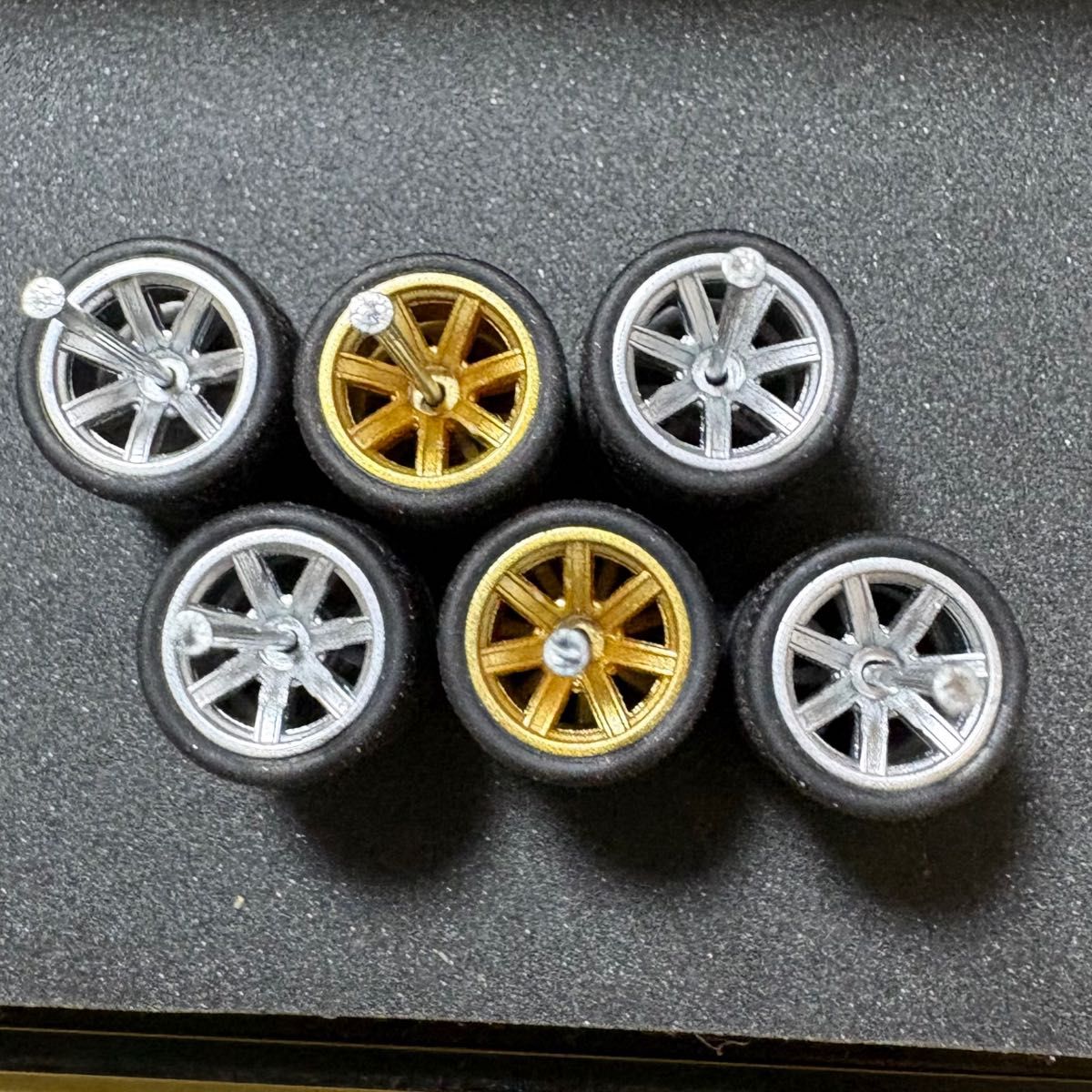 1/64 ミニカー 高質品なホイール 4台分セット Amazon | 1/64 カスタム ホイール 4台分 6本スポーク シルバー