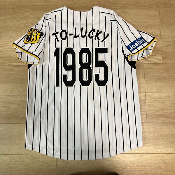 阪神タイガース 刺繍ユニフォーム トラッキー ホームユニフォーム 価格の相談可能