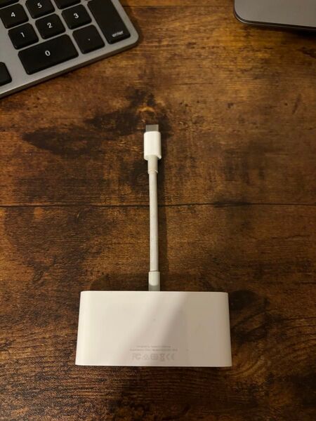 Apple 純正 USB-C VGA MultiportアダプタA1620