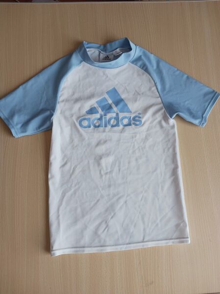 即発送 150 アディダスadidas ラッシュガード 夏◎体育 半袖 キッズ