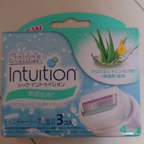 Schick イントゥイション 替刃 3個入
