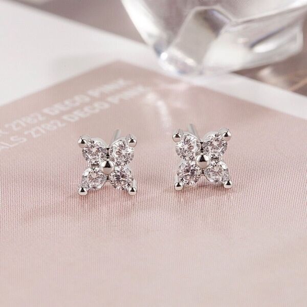 4石 花 フラワー 小粒 CZダイヤ 5mm ピアス*シルバー*