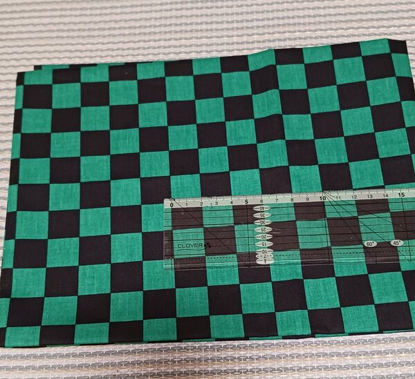 11 鬼滅の刃生地 市松模様(小さい模様)110×50cm