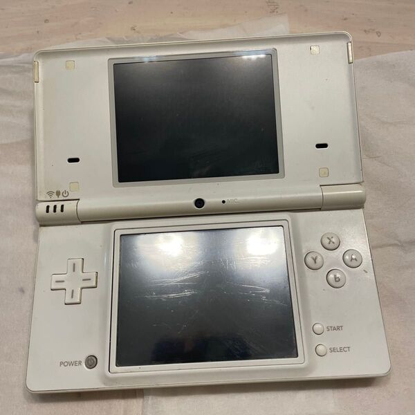 Nintendo DS DSi ホワイト 任天堂 ニンテンドー 充電器あり