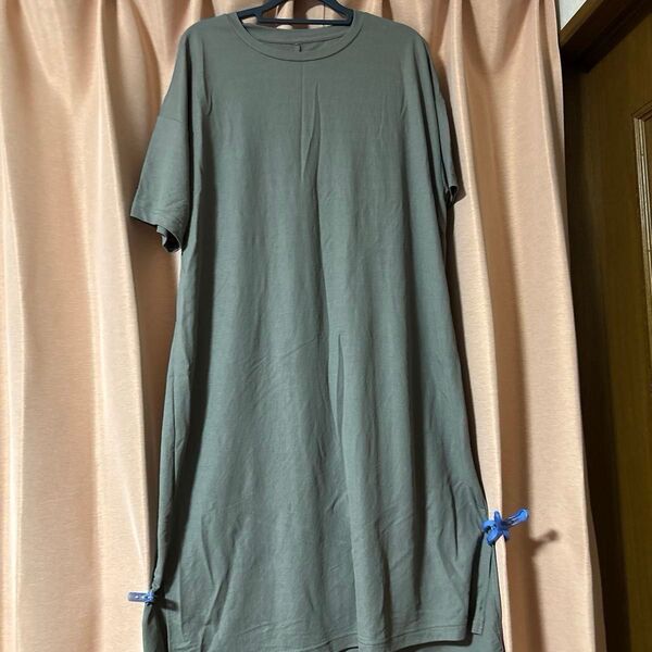 Tシャツワンピース カーキ スリット入り レディース 2Lサイズ 新品同様 コロナ対策の為クリーニング済み 冷触感素材