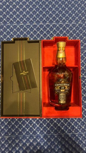 CHIVAS REGAL シーバスリーガル 25年 オリジナルレジェンドスコッチ ウイスキー 700ml 40% 箱付き