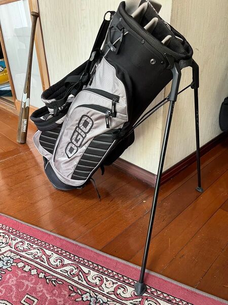 ☆大人気 OGIO キャディバッグ シルバー/ブラック 軽量 スタンド式 GOLF テーラーメイド PING カバー付き