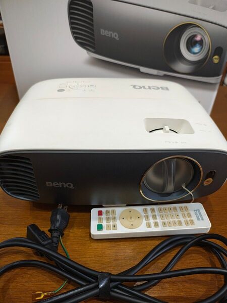 BenQ HT2550 4K プロジェクター