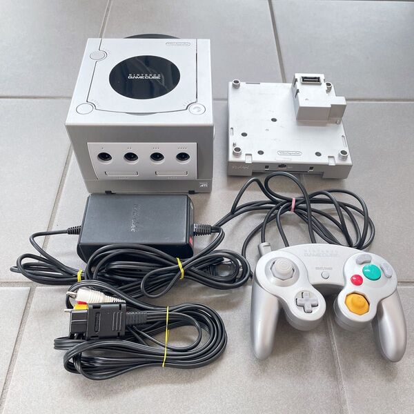 ニンテンドー ゲームキューブ GBAプレイヤー シルバー 任天堂 GAMECUBE