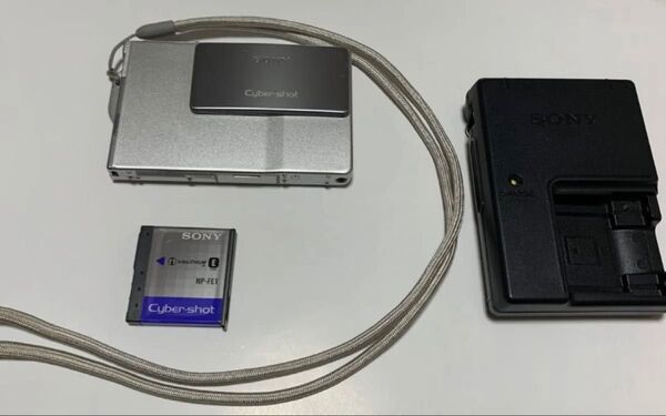 SONY Cyber-shot DSC-T7本体とバッテリー、充電器、ストラップのセット