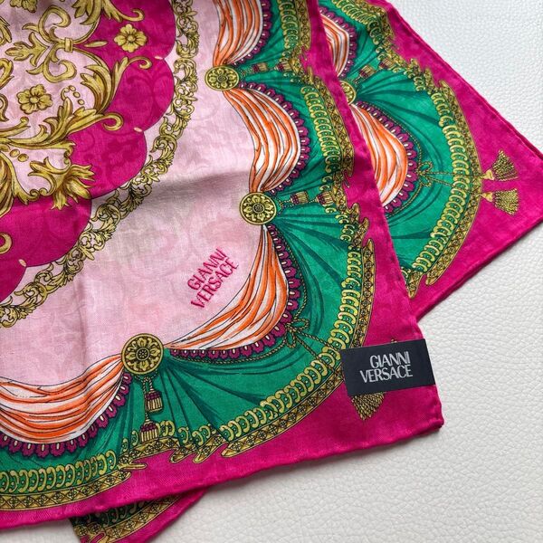 VERSACE 刺繍入り アンティーク扇子柄 大判ハンカチ ヴェルサーチ 透かし地模