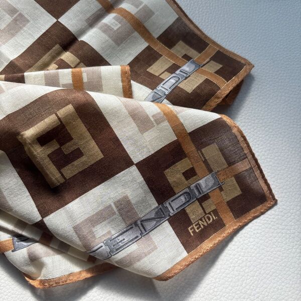 FENDI フェンディ ハンカチ ズッカ ロゴ ブラウン