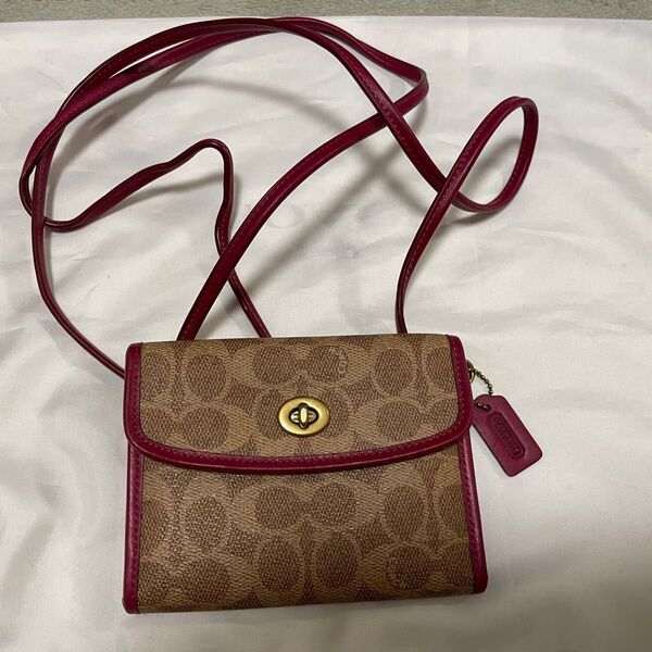 美品 COACH ショルダーウォレット PCV シグネチャー ターンロック