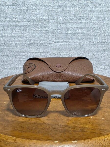 【美品】RayBan レイバン RB4258-F 6166/13 サングラス メンズ レディース