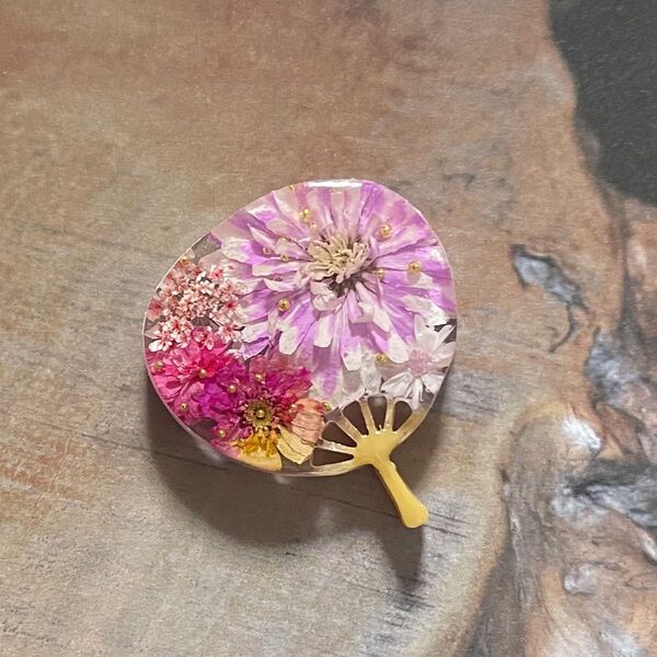 うちわ 桃 ハンドメイド レジン ヘアゴム ブローチ ポニーフック キーホルダー