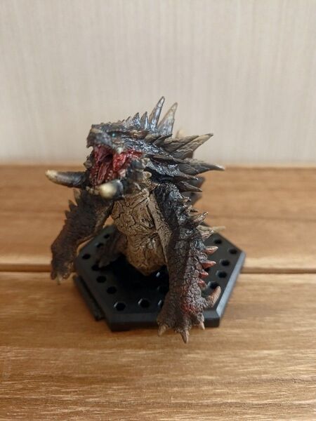 モンスターハンター スタンダードモデル Plus アカムトルム フィギュア モンハン
