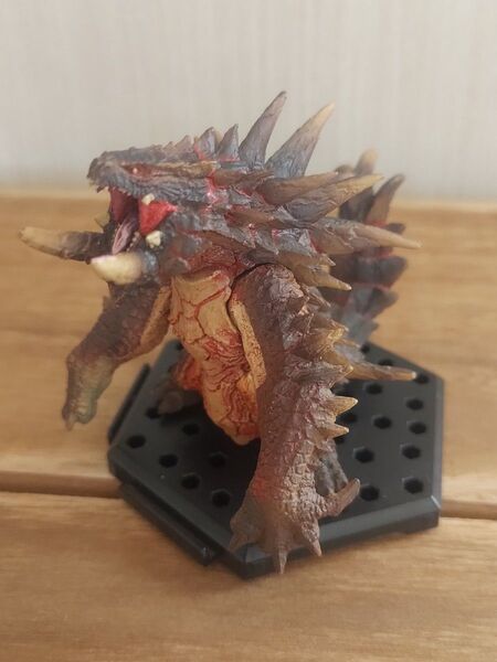 モンスターハンター スタンダードモデル Plus アカムトルム 怒り状態 フィギュア モンハン