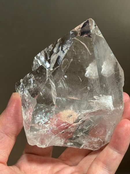 インド マニハール水晶 365g 水のように氷のように透明 虹有り天然石