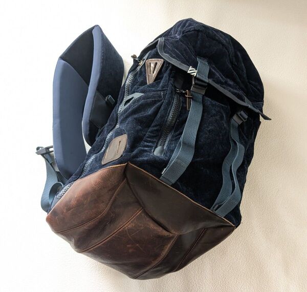 美品 visvim LAMINA 25L NAVY リュック バッグ